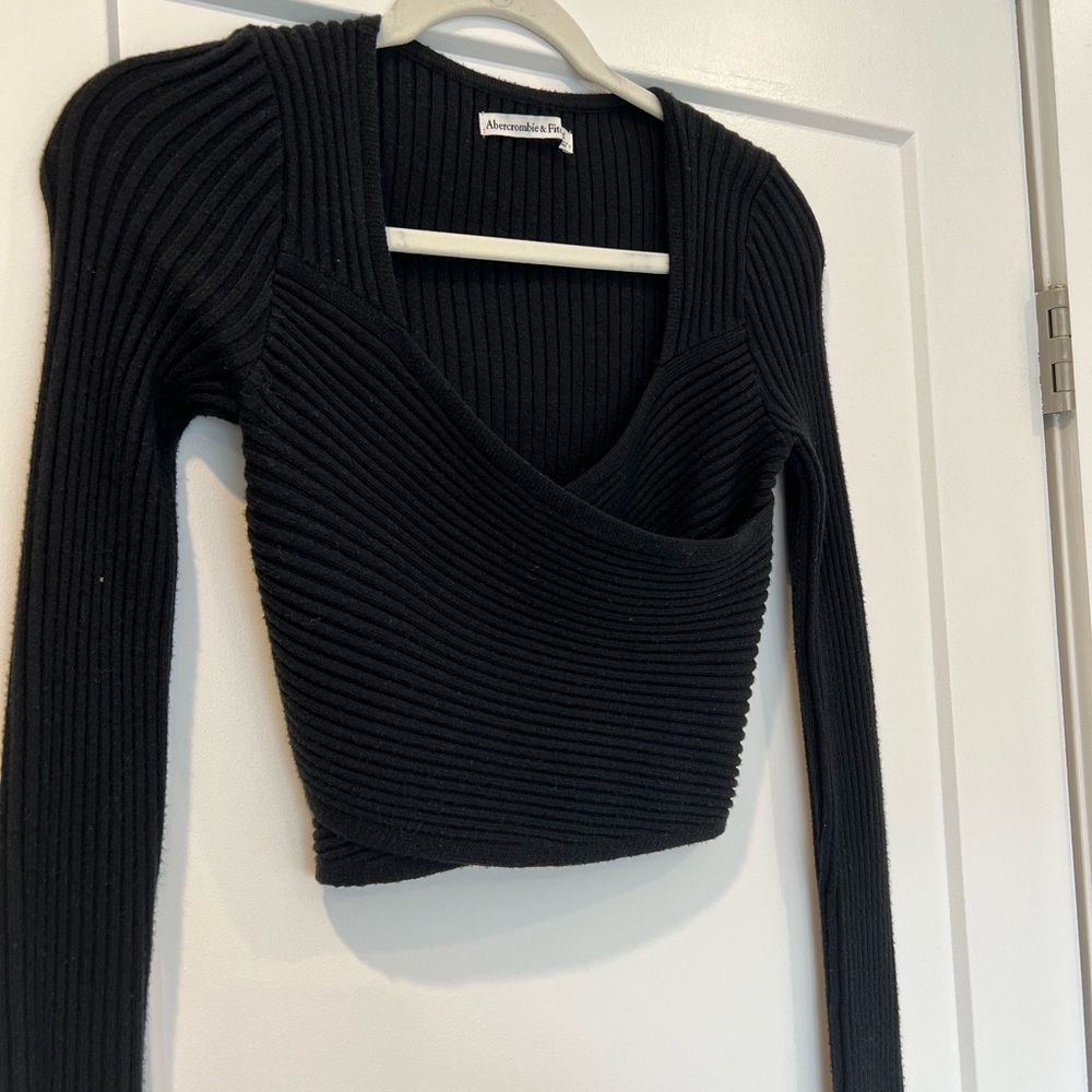 Abercrombie Long Sleeve Ribbed Cropped Sweater (Black)